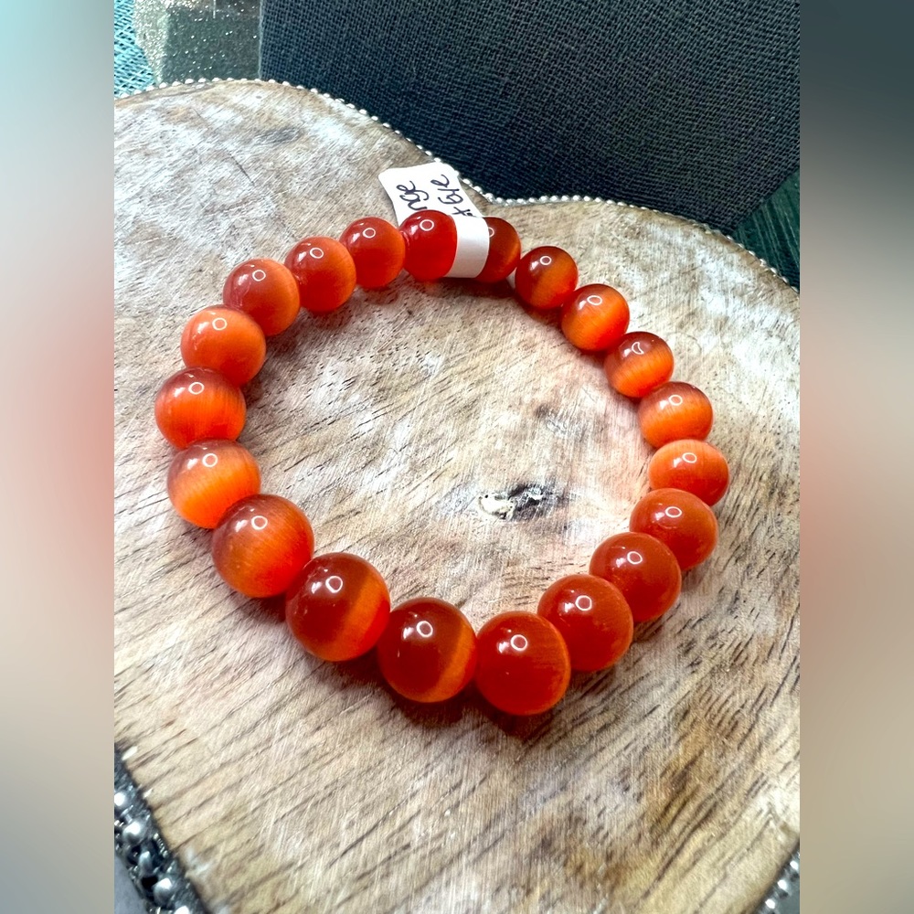 Orange Cat Eye bracelet Stone has meaning and properties of enhancing intuition